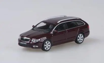 Model 1 72 Škoda Superb II Combi ROSSO BRUNELLO - F5X Hit Sezóny
