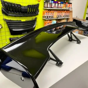 Zadní křídlo GT v černém lesklém provedení Akční Cena