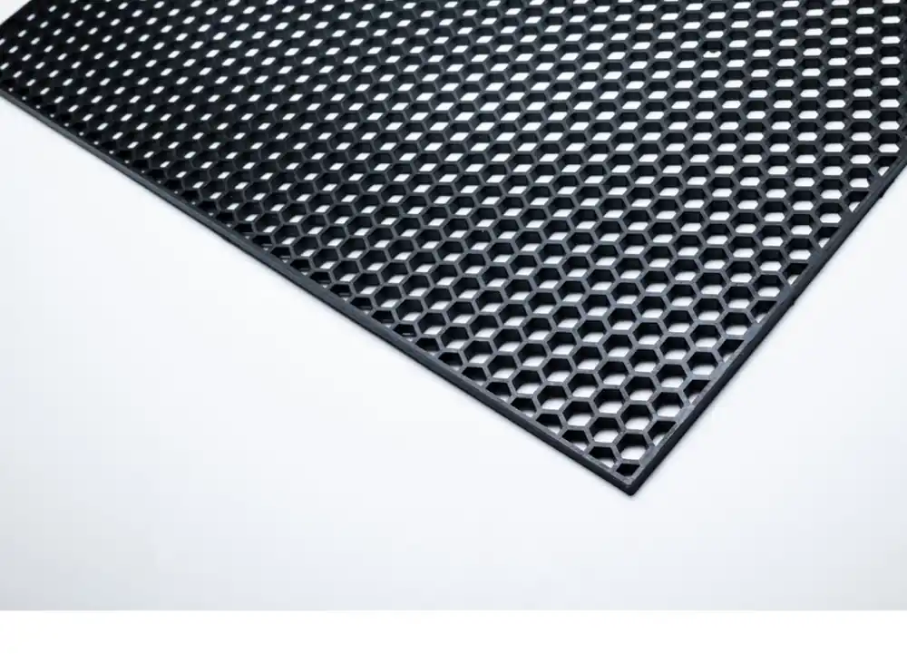 Značkový Plastová mřížka do nárazníků a masek 120x40 pravidelný hexagon 10x10mm