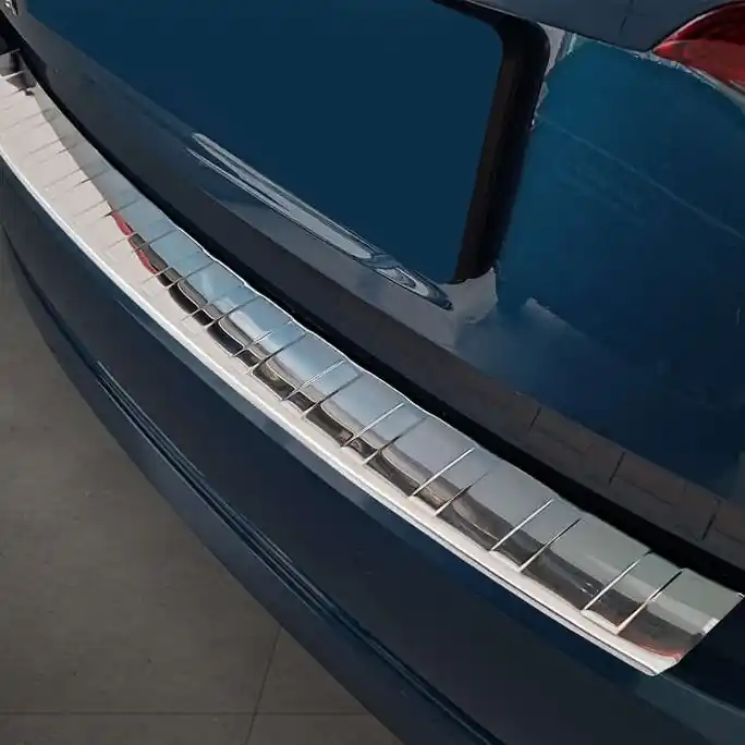 Nerezový kryt prahu zadních dveří Škoda Octavia IV Liftback (2019 - 2024) - Avisa 2/35561 Nejlepší Volba