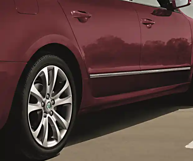 Boční ochranné lišty dveří Škoda Superb II (2008 - 2015) - originál KGA800001 Cenový Hit