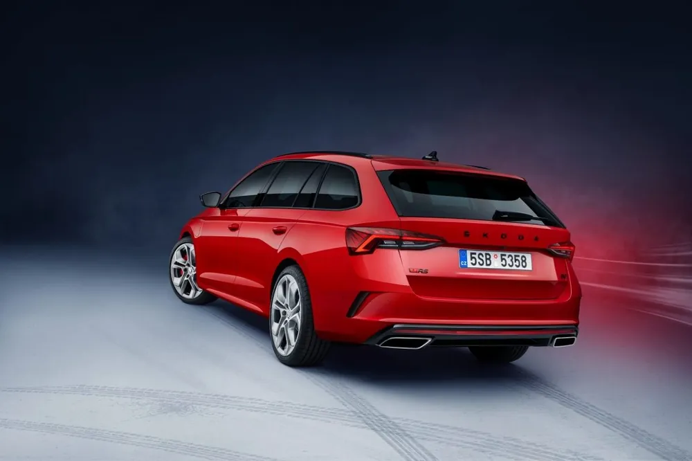 Škoda Octavia IV - zadní černé logo ŠKODA z verze 2024 RS Akční Cena