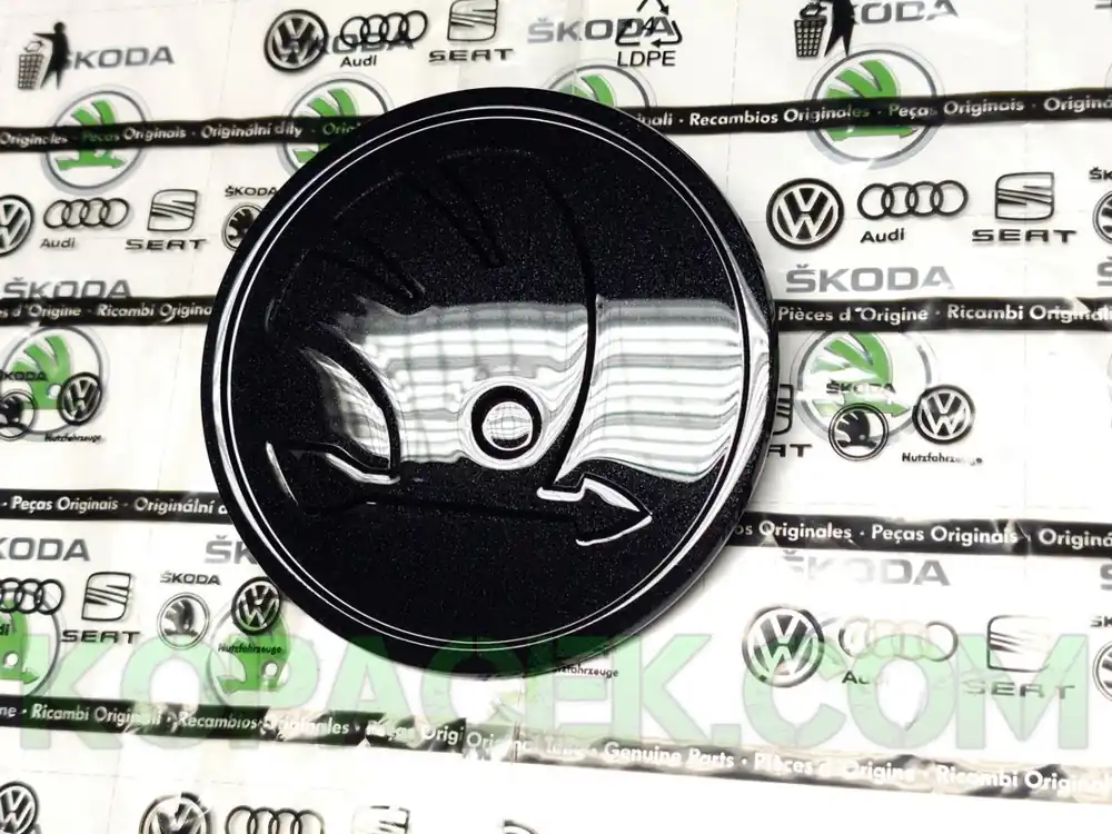Škoda Superb IV 2024- - Logo na kapotu černé MONTE CARLO Výhodná Nabídka
