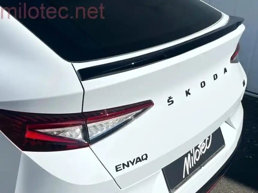 Škoda Enyaq Coupé 2023- - Zadní prodloužení kufru černý lesklý klavírlak Sezónní Sleva