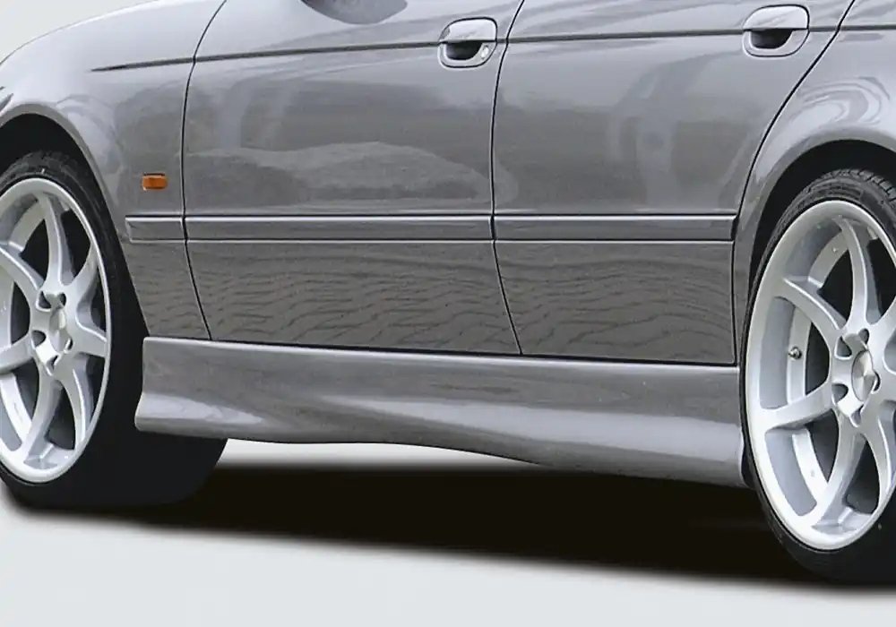 Novinka Rieger boční práh mont. strana pravá pro BMW řada 5 E39 sedan, touring, r.v. 12/95-12/02, plast ABS bez povrchové úpravy
