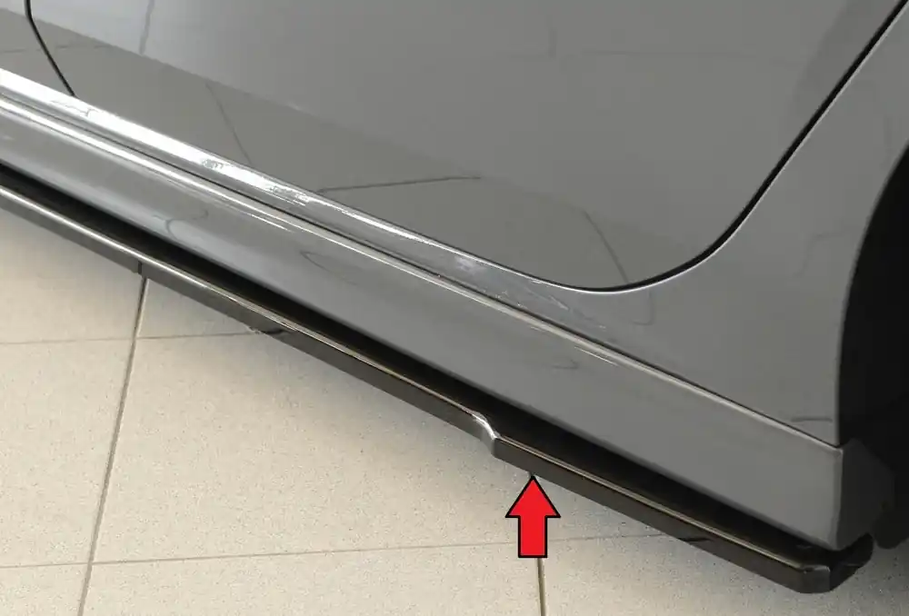 Rieger spoiler pod boční práh mont. strana levá pro Volkswagen Golf 8 3-dvéř., 12/19-, plast ABS lakovaný do černé lesklé barvy Top Prodej