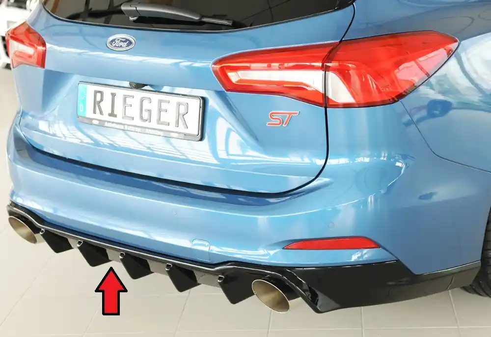 Značkový Rieger vložka zadního nárazníku pro Ford Focus 4 DEH 5-dvéř. (combi), plast ABS lakovaný do černé lesklé barvy, pro sportovní koncovky vlevo/vpravo 115 mm