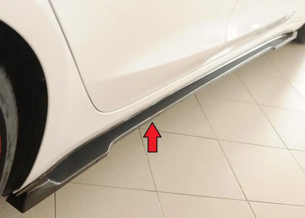 Rieger spoiler pod boční práh mont. strana pravá pro Tesla Model 3 003, 06/18-, plast ABS lakovaný do černé lesklé barvy Originální