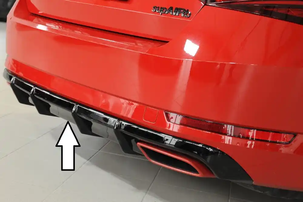 Rieger vložka zadního nárazníku pro Škoda Superb III 3T, 3V combi, sedan vč. faceliftu, plast ABS lakovaný do černé lesklé barvy, 2.0 TSI (200/206kW), pro vozy bez tažného zařízení Finální Výprodej