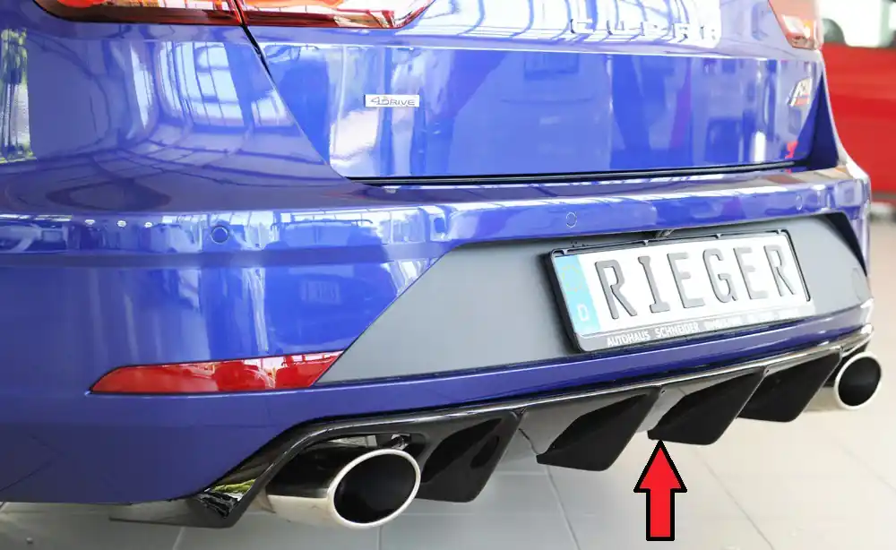 Poslední Šance Rieger vložka zadního nárazníku pro Seat Leon Cupra 5F 5-dvéř. (ST/Combi), plast ABS lakovaný do černé lesklé barvy