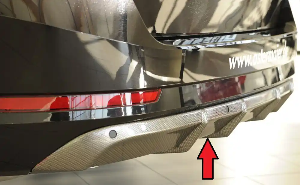 Rieger vložka zadního nárazníku pro Škoda Superb III 3T, 3V combi, sedan vč. faceliftu, plast ABS s povrchovou úpravou Carbon-Look, pro vozy bez tažného zařízení Cenová Bomba