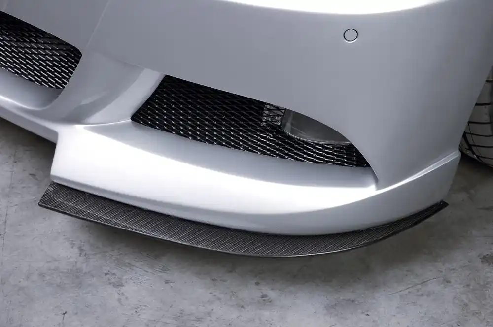 Rieger lipa pod přední nárazník Rieger pro BMW řada 3 E90, E91 sedan, touring před faceliftem, 03/05-08/08, 08/05-08/08, plast ABS s povrchovou úpravou Carbon-Look, pod přední nárazník Rieger obj. kód Y 00053402/10/11/12 Levný