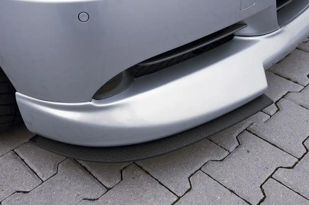 Rieger lipa pod přední nárazník Rieger pro BMW řada 3 E90, E91 sedan, touring před faceliftem, 03/05-08/08, 08/05-08/08, plast ABS s povrchovou úpravou Carbon-Look, pod přední spoiler Rieger obj. kód K 00053400 Cenově Výhodný
