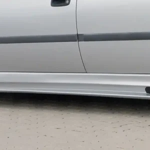 Cenový Hit Rieger boční práh mont. strana levá pro Opel Astra G 5-dvéř., caravan, fastback, hatchback, notchback, plast ABS bez povrchové úpravy, s prolisem a výřezem