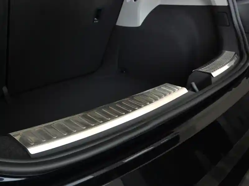 Nerezový kryt vnitřního prahu kufru Seat Leon (od roku 2013>) - 5 dveřový model - Avisa Víkendová Akce