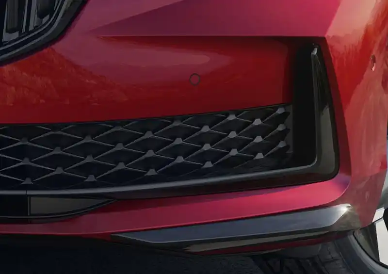 Omezená Nabídka Škoda Superb IV - Boční rámečky do předního nárazníku GLOSSY BLACK SPORTLINE sada 2ks